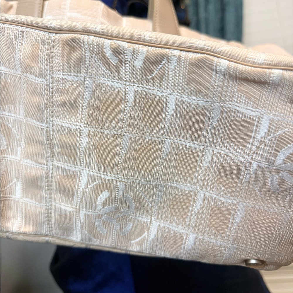 CHANEL Beige Jacquard Tote Bag with Logo Motif - Picture 3 of 15